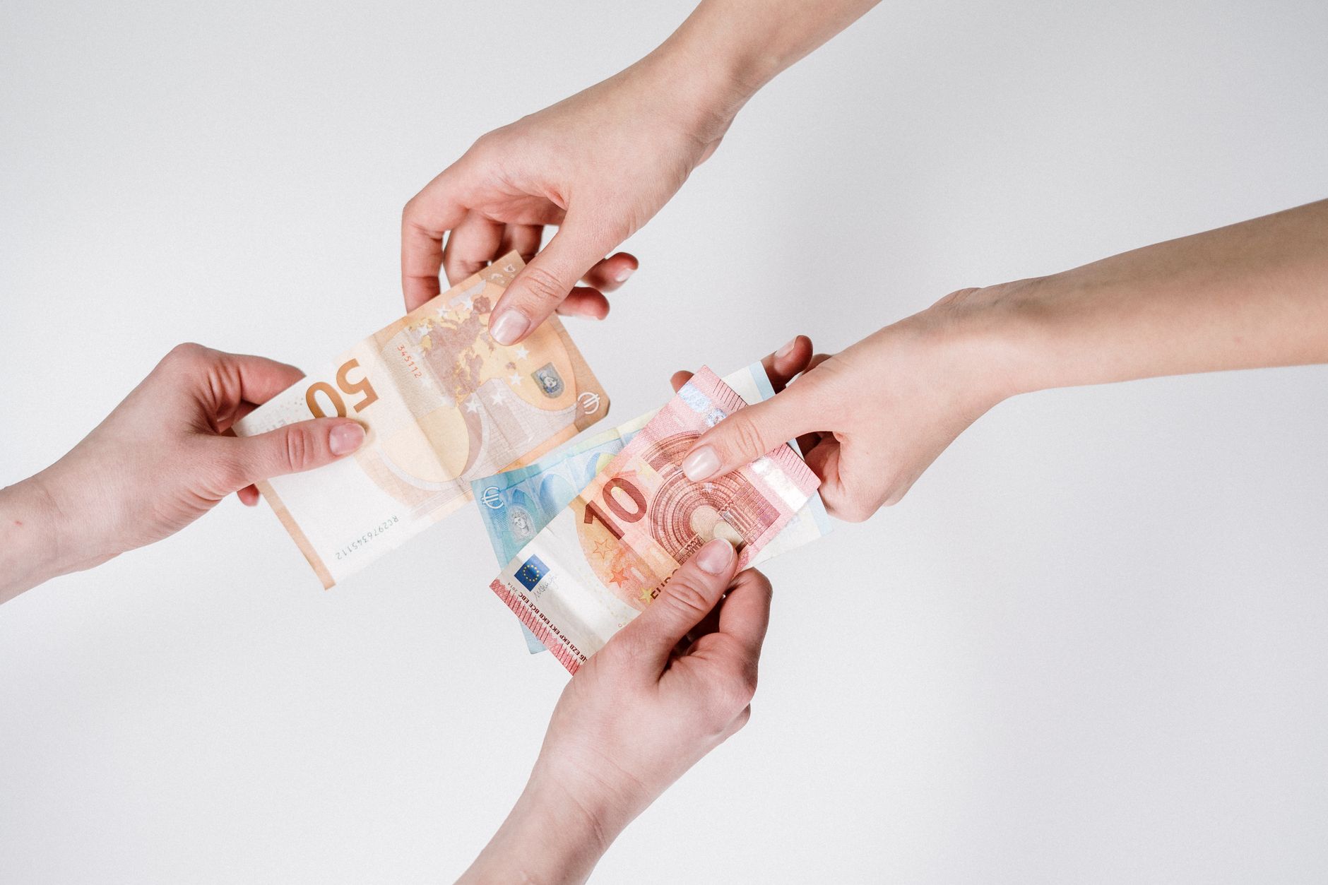 Mains echangeant billets euros transaction finance