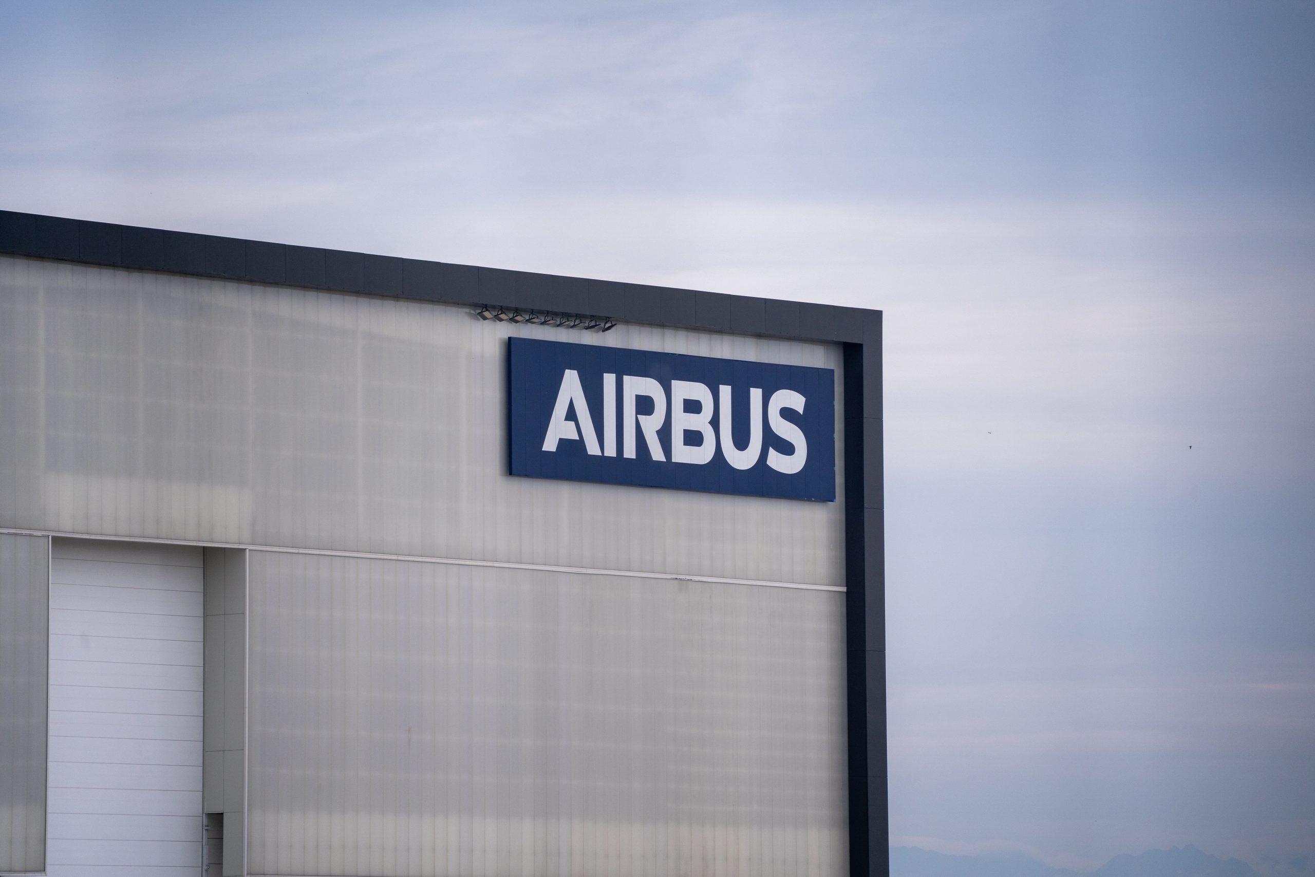 Bâtiment usine Airbus logo extérieur