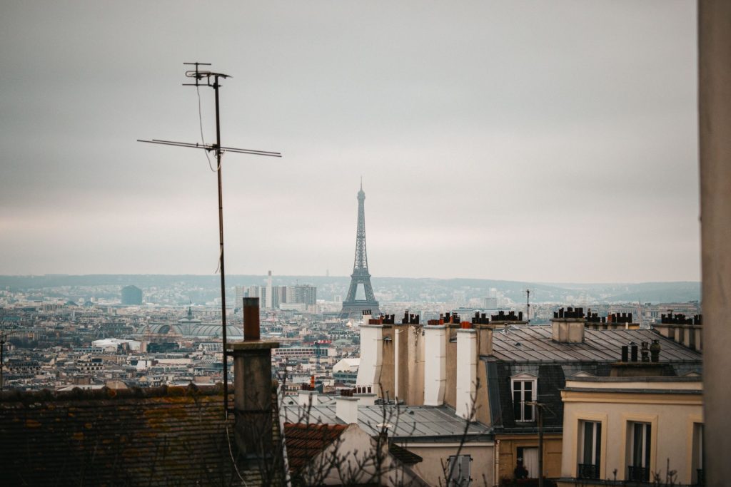 Le CAC 40 franchit les 8 700 points pour la première fois — ce que ça change pour tes dividendes